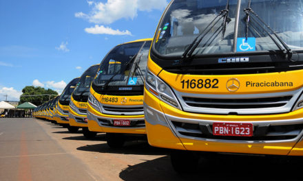 Governo do Distrito Federal entrega novos ônibus a população