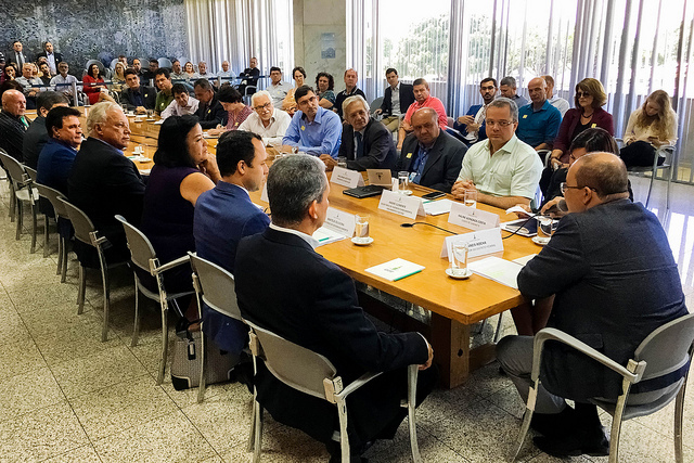 Governador Ibaneis Rocha prorroga decreto que permite manutenção de muros e guaritas em condomínios