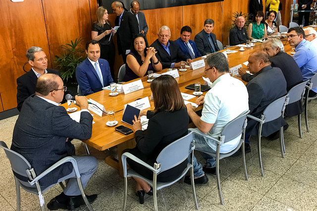 Governador Ibaneis Rocha prorroga decreto que permite manutenção de muros e guaritas em condomínios