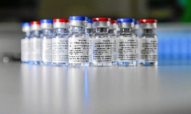 Farmacêutica recebe licença ambiental para produzir insumo de vacina russa no DF