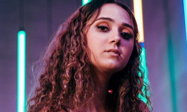 A cantora brasiliense Mallu Coelho de 18 anos, lança novo single